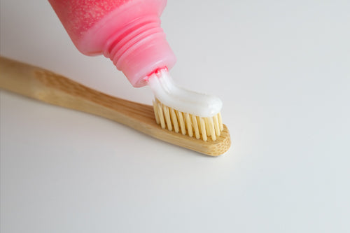 Optimum Ultimate Finish Whitening Toothpaste Image